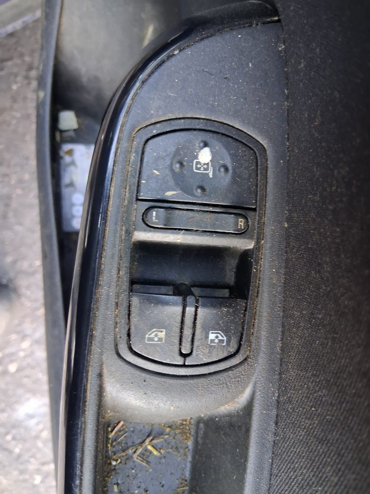 2016 VAUXHALL CORSA E OSF DRIVER SIDE FRONT RIGHT WINDOW CONTROL SWITCH