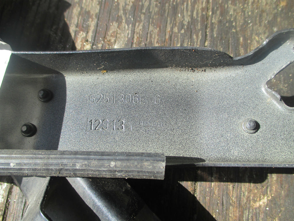 RENAULT MEHANE MK3 COUPE 2013 FRONT DRIVER + PASSENGER BRACKET MOUNT 6251206E