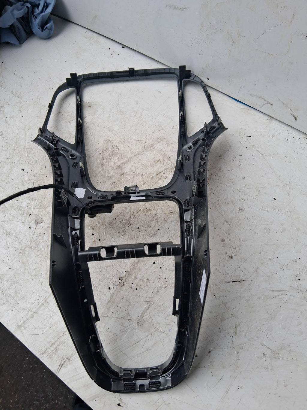 VAUXHALL ASTRA J 2013 CENTRE CONSOLE SURROUND TRIM PIANO BLACK + PARROT 13349237