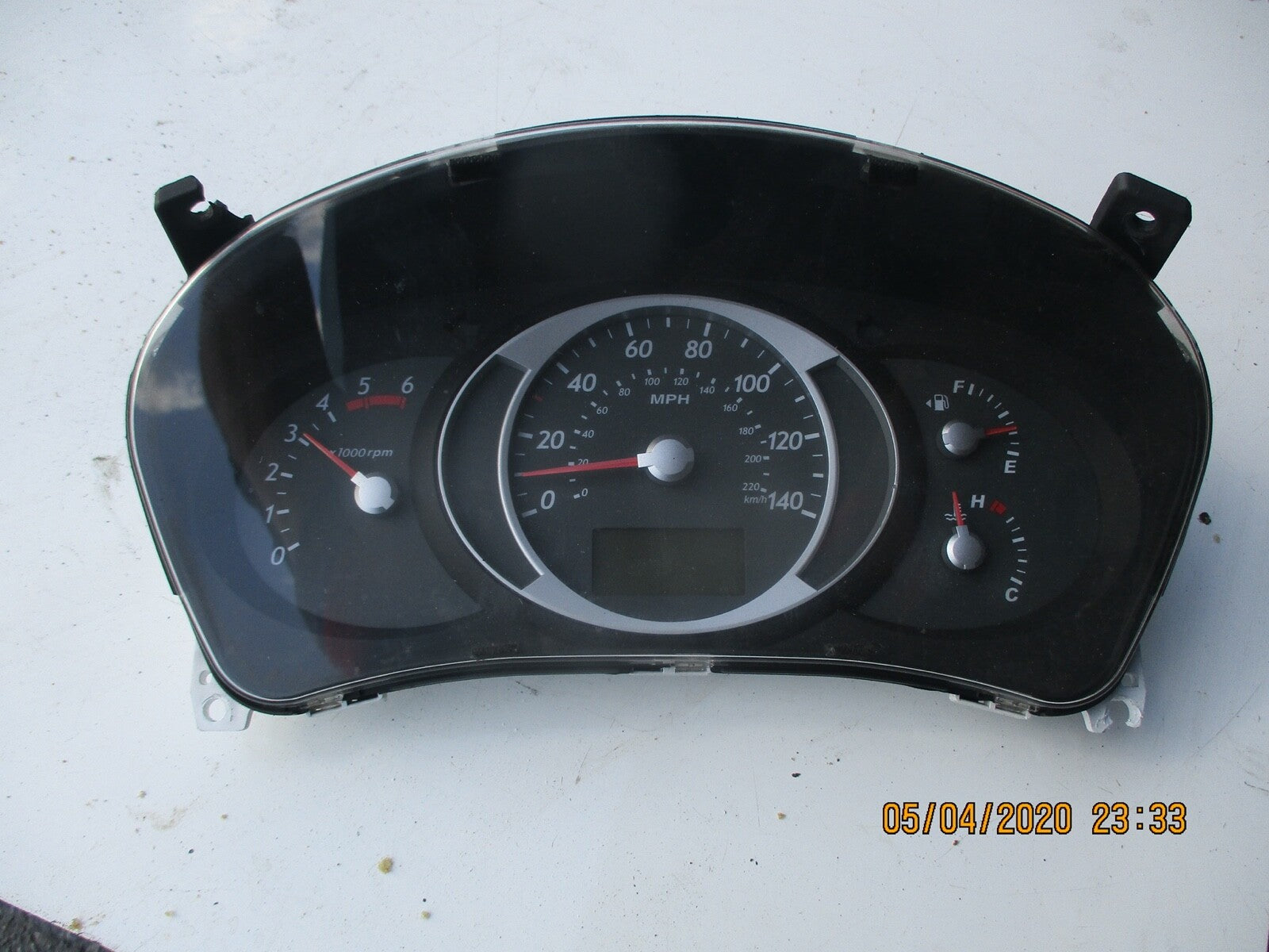 HYUNDAI TUCSON 2006 SPEEDOMETER INSTRUMENT CLUSTER 94011 2E610