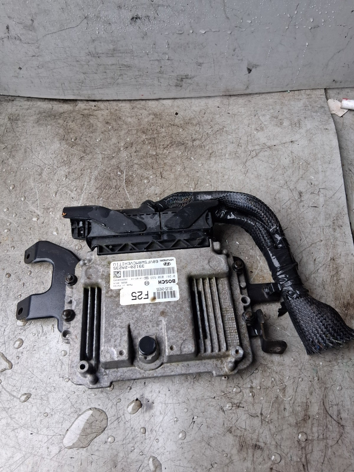 2013 HYUNDAI I40 ECU ENGINE CONTROL MODULE 391439120-2A23502A530