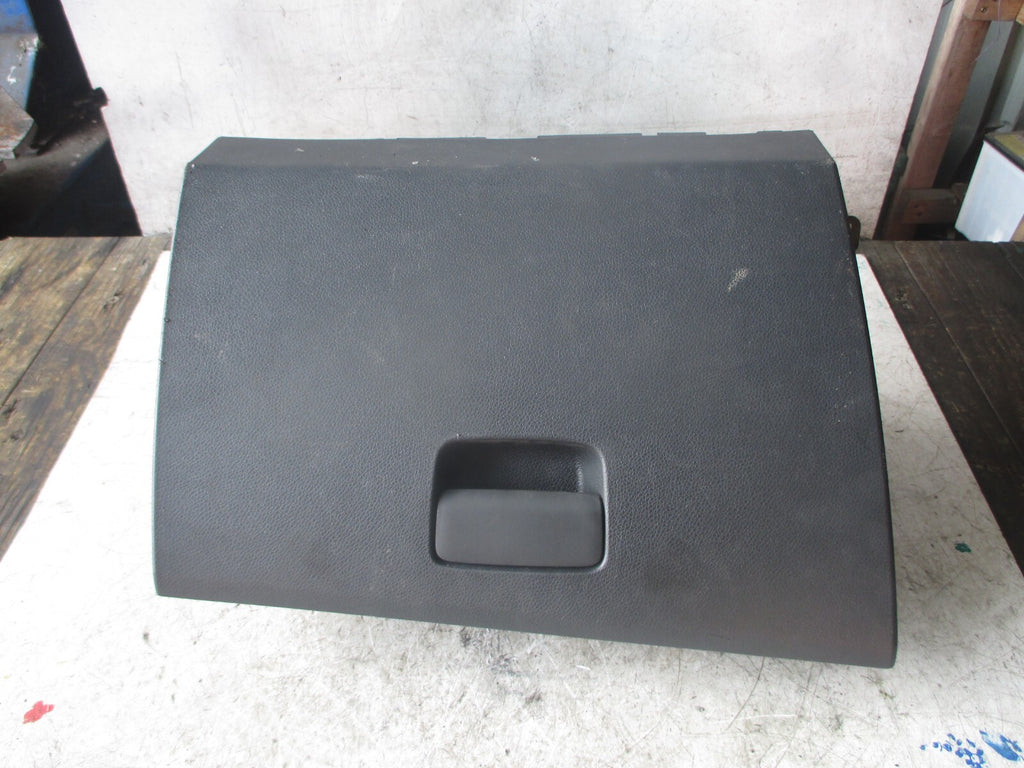 MERCEDES A CLASS W176 2018 GOLVE BOX T0504549