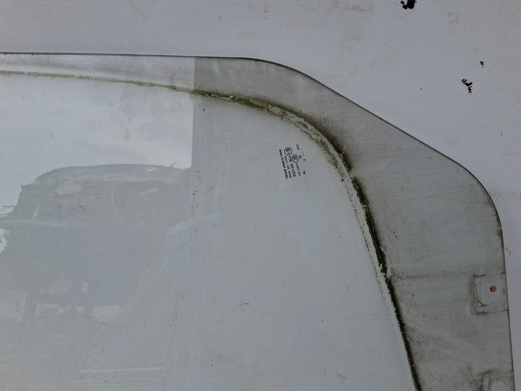 2010 MERCEDES BENZ SPRINTER W906 OSF DRIVER SIDE FRONT RIGHT WINDOW GLASS