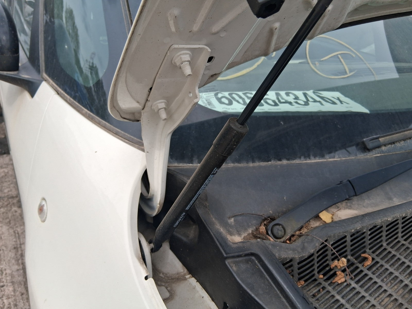 2019 FIAT 500 L FRONT BONNET HINGES PAIR SET WHITE