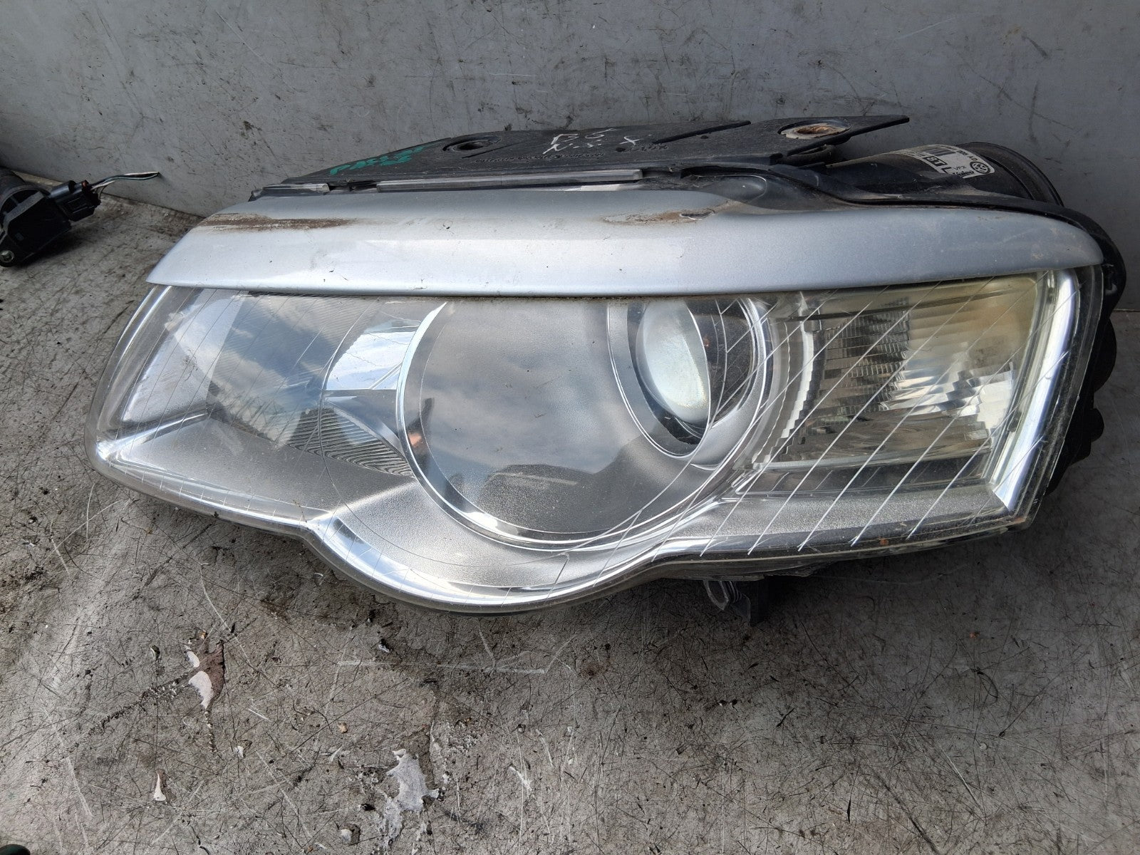 VW VOLKSWAGEN PASSAT B6 NSF PASSENGER SIDE FRONT HEADLIGHT HEADLAMP 3C0941005