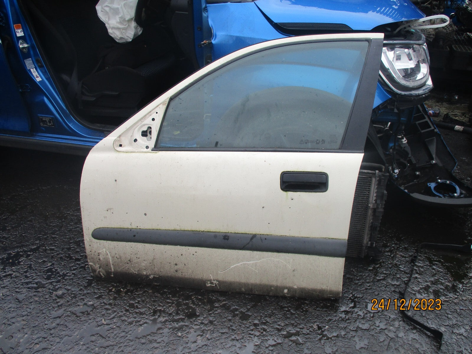 2000 ROVER 25 NSF PASSENGER SIDE FRONT COMPLETE DOOR WHITE CREAM
