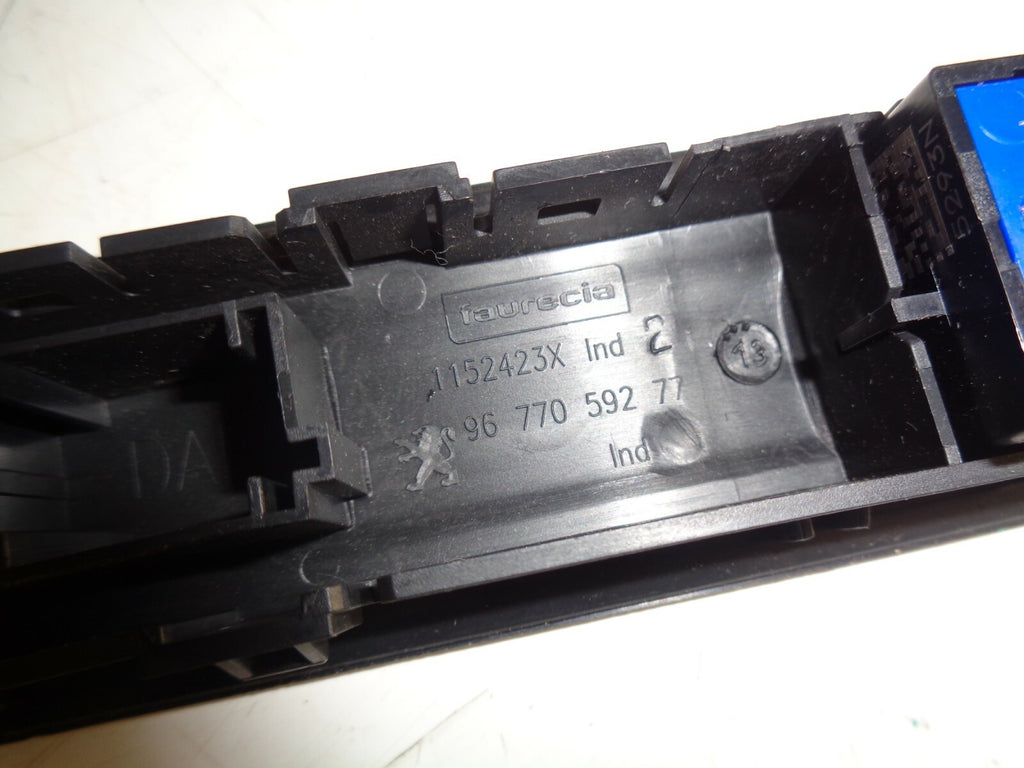 PEUGEOT 208 2016 CENTRE CONSOLE ESP BUTTON SWITCH PANEL 9677059277
