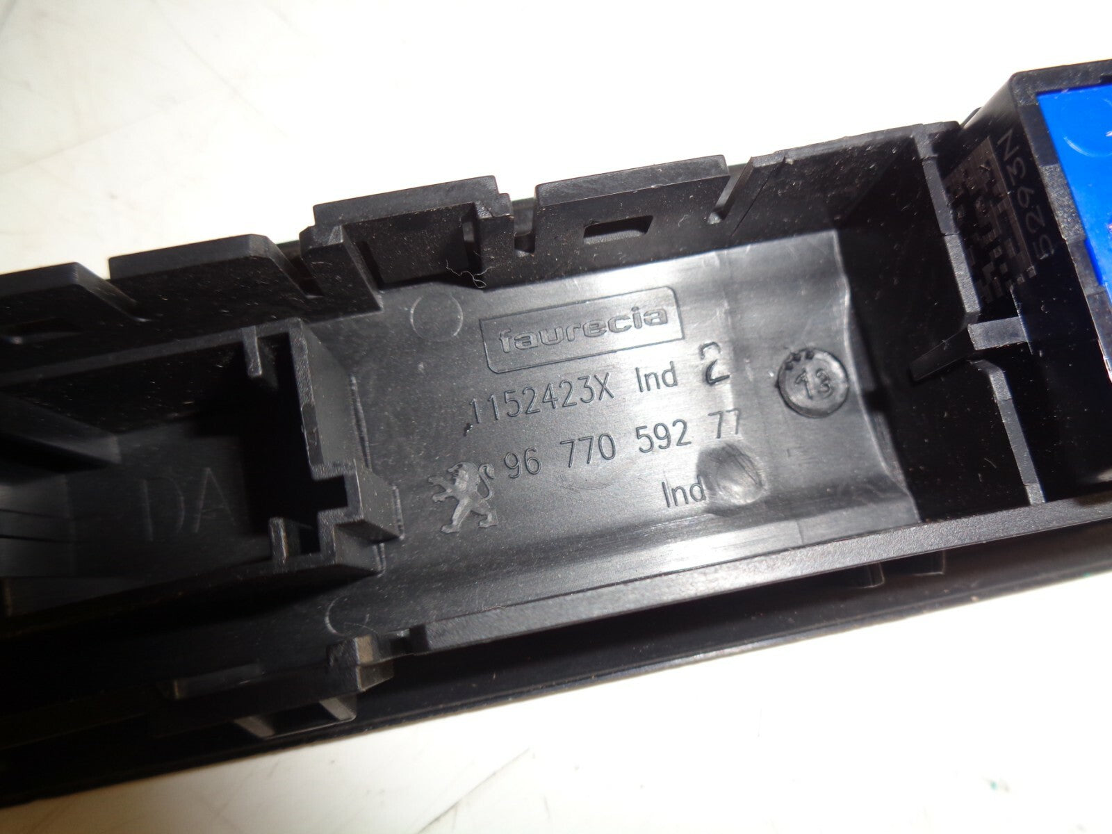 PEUGEOT 208 2016 CENTRE CONSOLE ESP BUTTON SWITCH PANEL 9677059277