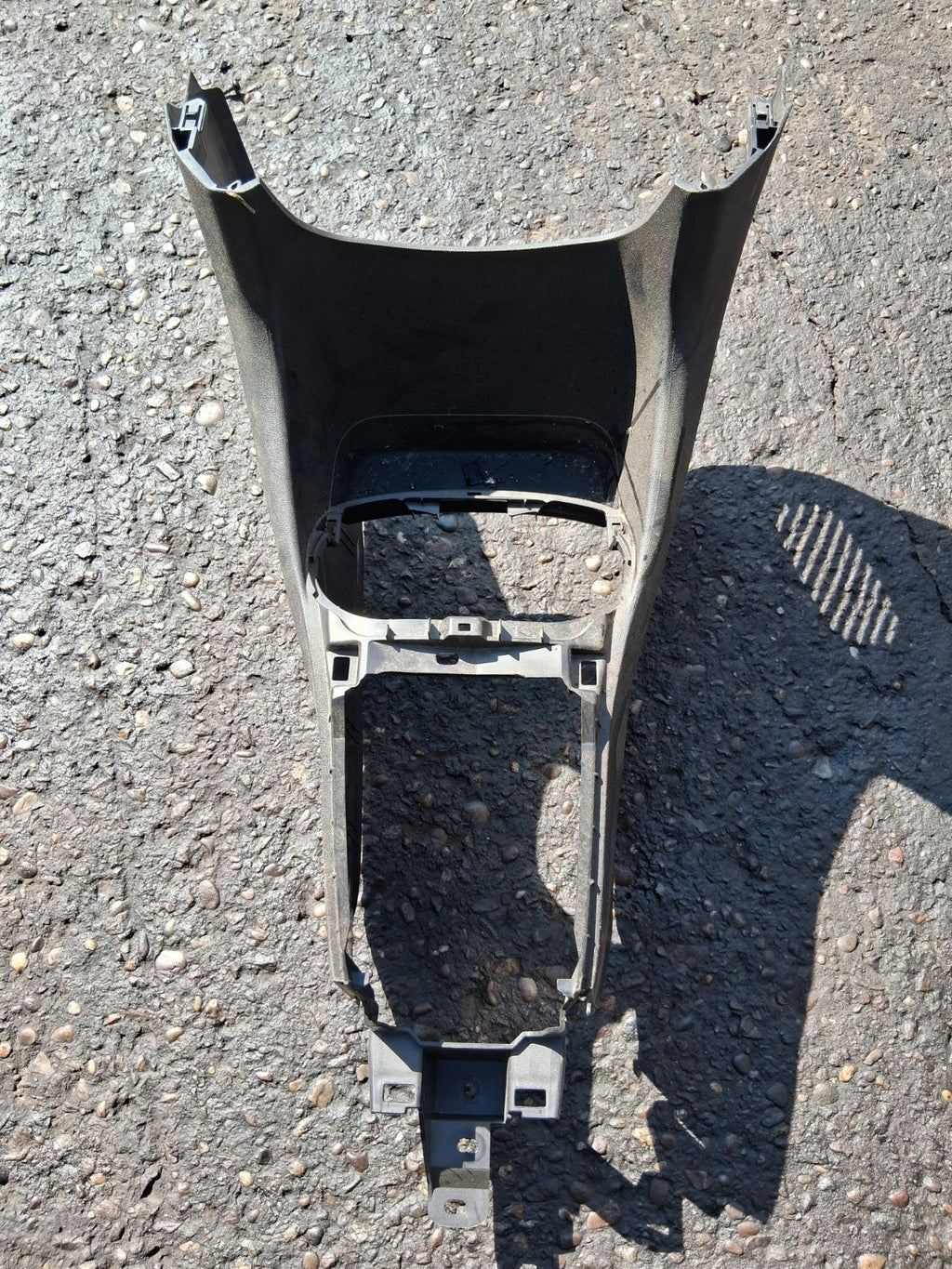 2019 PEUGEOT 108 CENTER CONSOLE SURROUND PANEL TRIM 1388649XZD