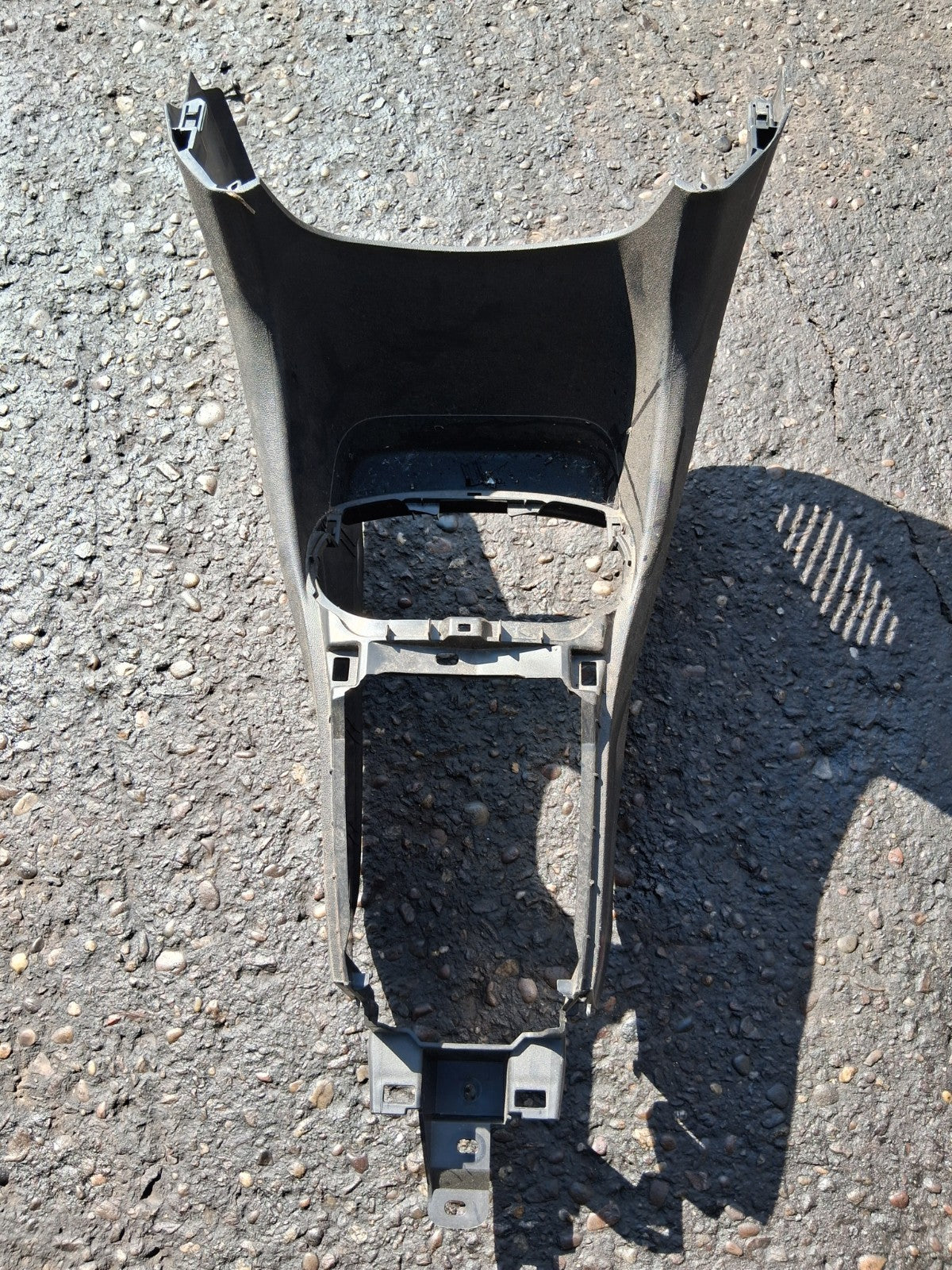 2019 PEUGEOT 108 CENTER CONSOLE SURROUND PANEL TRIM 1388649XZD