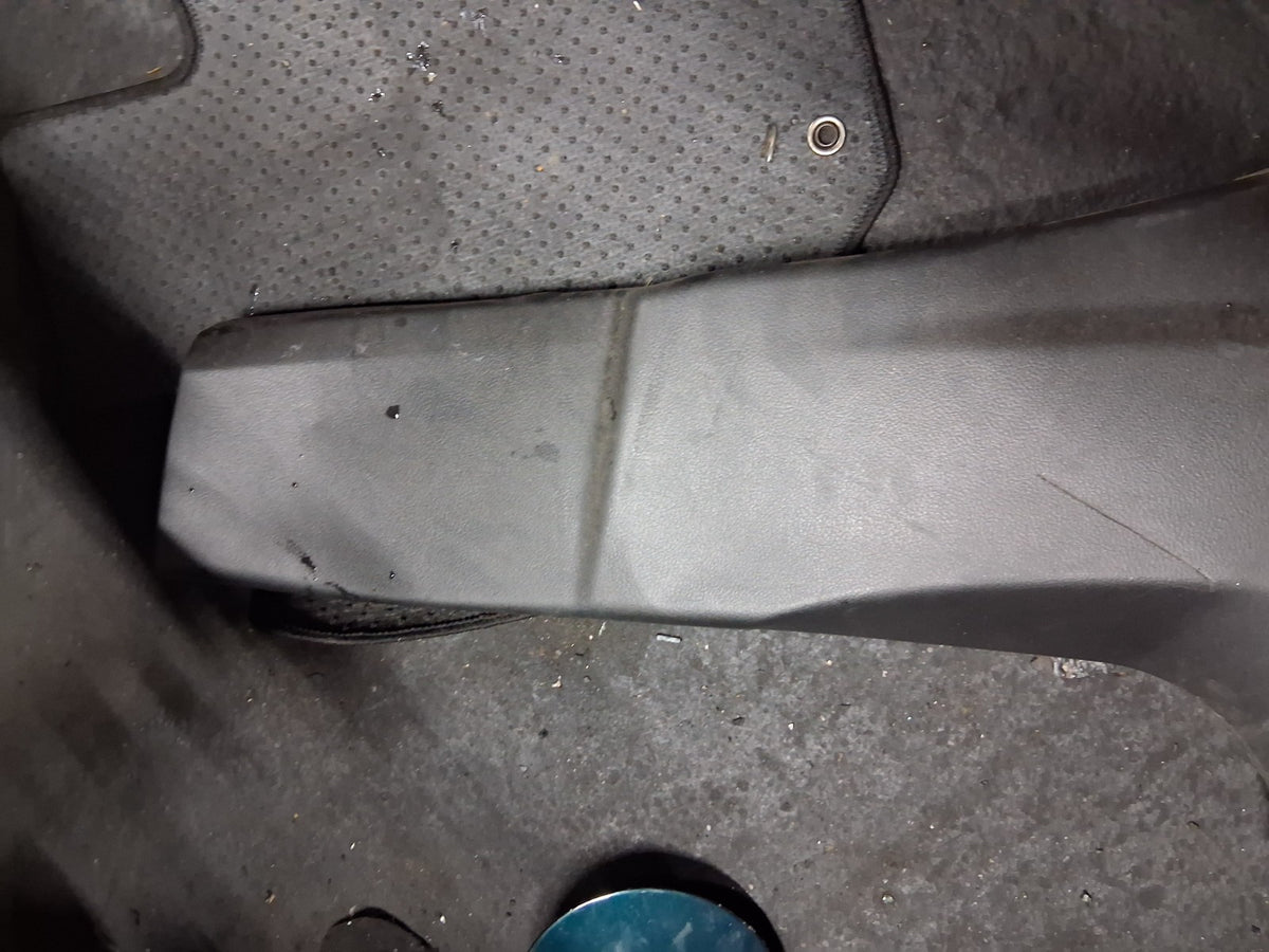 2022 SUZUKI VITARA MK4 NS PASSENGER SIDE LEFT LOWER PILLAR B TRIM 7624154P0