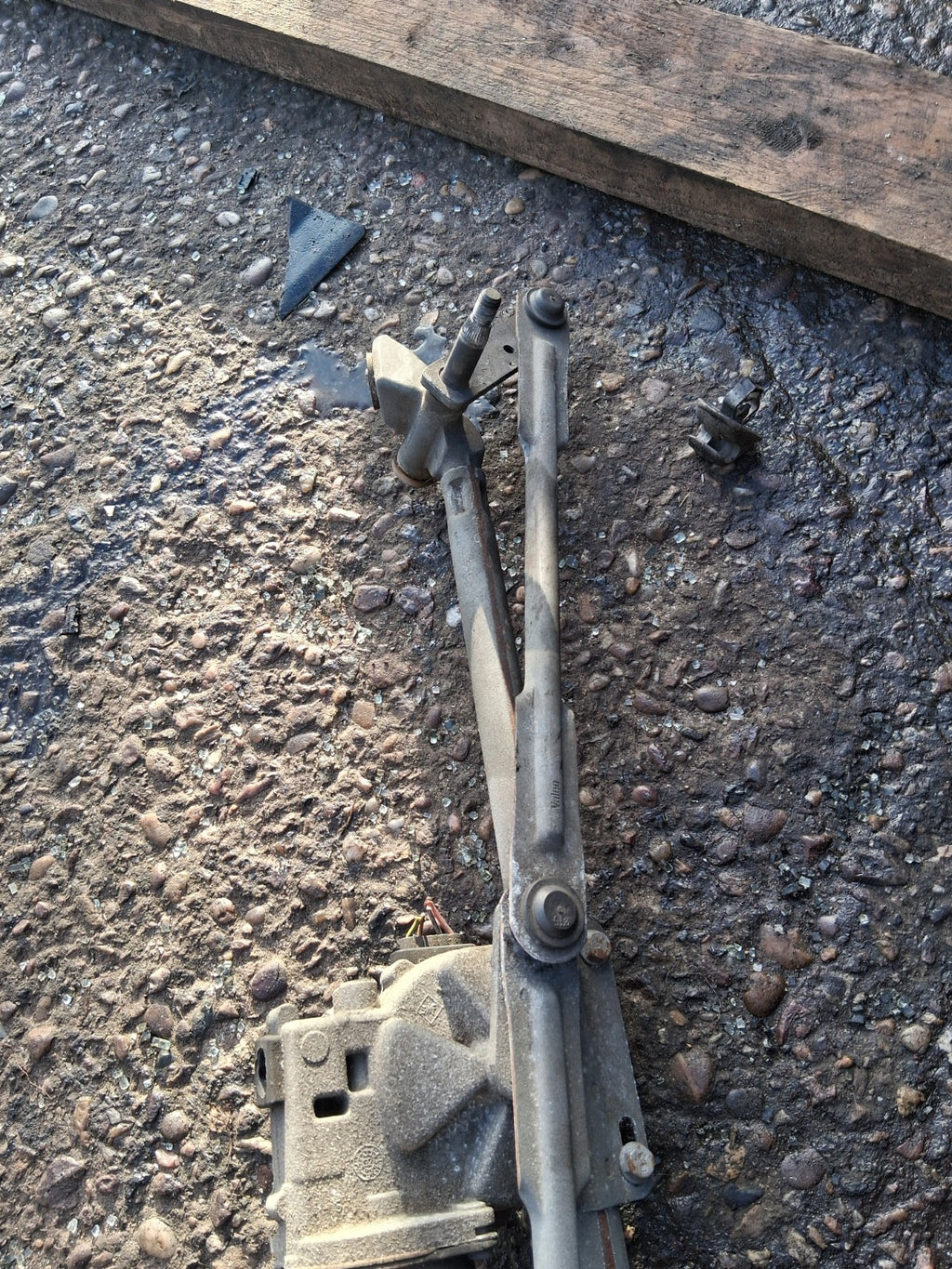 2006 PEUGEOT 307 FRONT WINDSCREEN WIPER MOTOR & LINKAGE 404638
