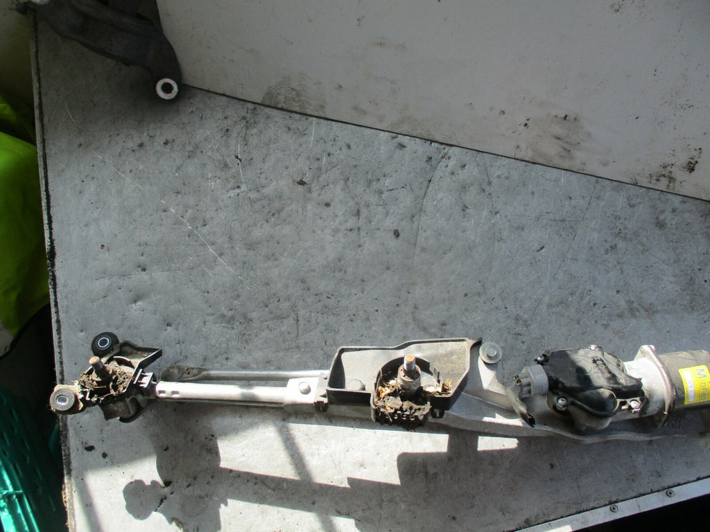 BMW 1 SERIES F21 FRONT WINDSCREEN WIPER MOTOR LINKAGE