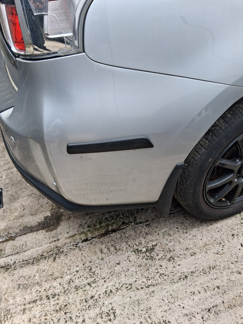 2018 TOYOTA PRIUS V PLUS XW40 COMPLETE REAR BUMPER WITH PDC SENSORS SLIVER