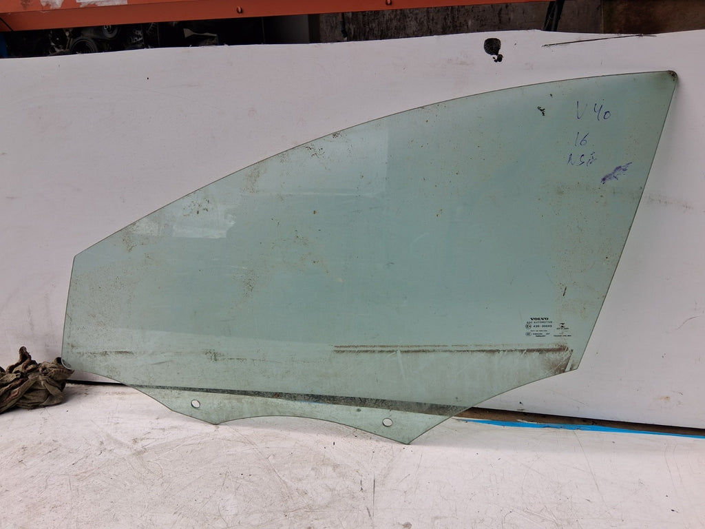 2016 VOLVO V40 R DESIGN NSF PASSENGER SIDE FRONT LEFT WINDOW GLASS