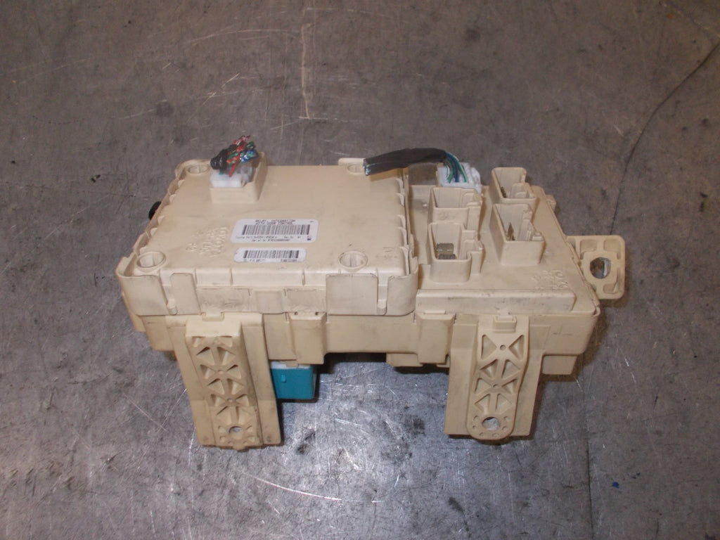 TOYOTA AVENSIS T250 2007 MK2 FUSE BOX RELAY UNIT 8264105030A