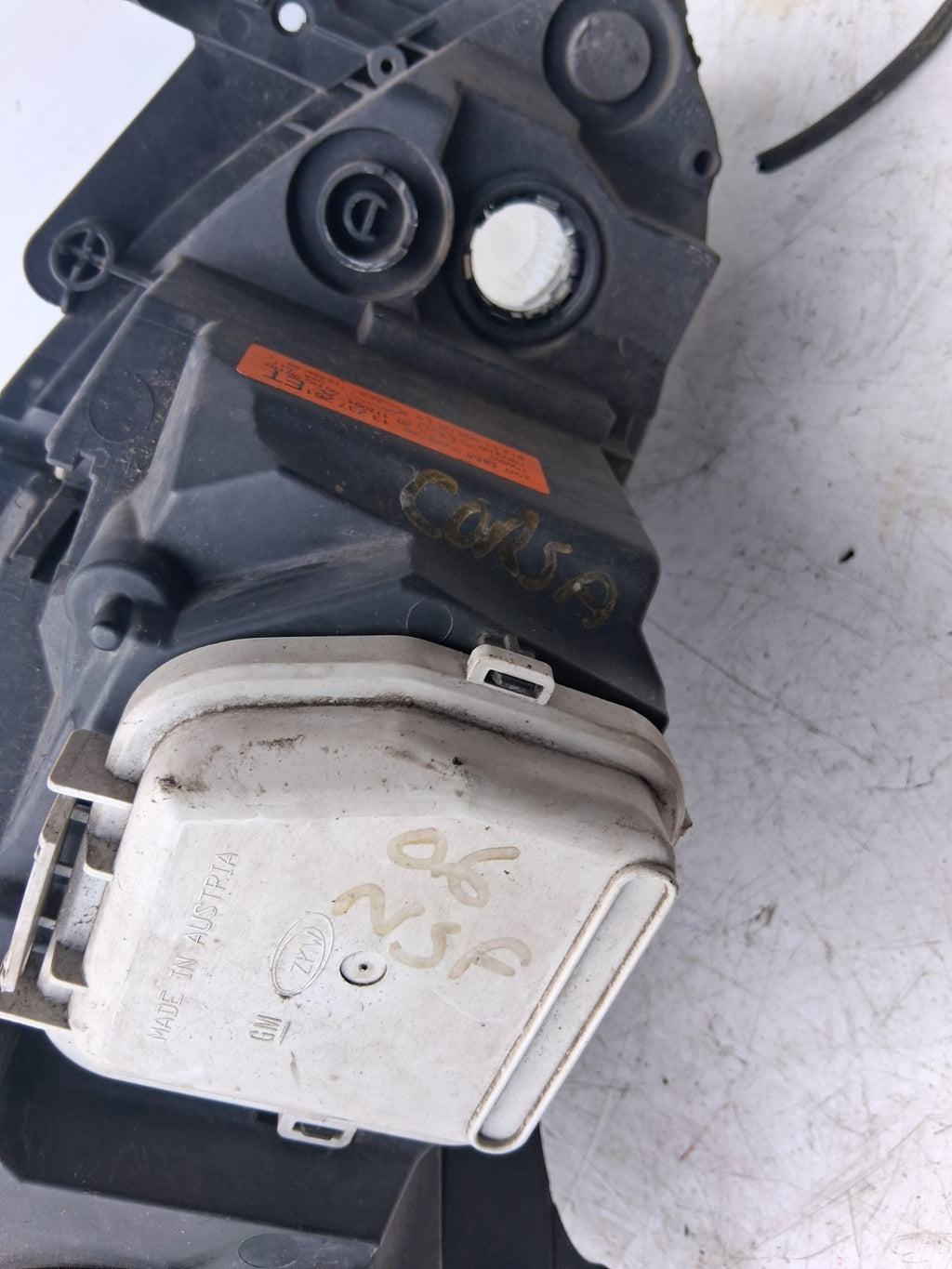 2006 VAUXHALL CORSA NSF PASSENGER SIDE FRONT LEFT HEADLIGHT 0096726