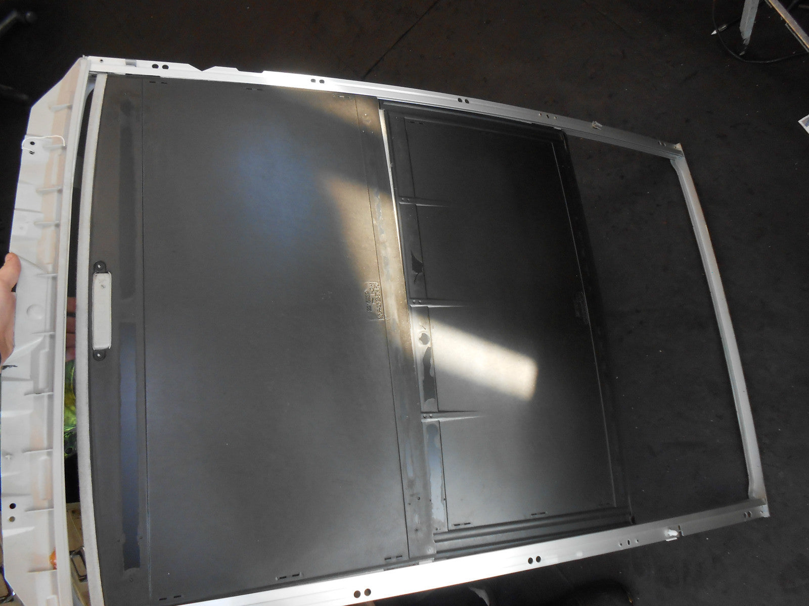 PEUGEOT 207 2011 FACELIFT 3 DOOR PANORAMIC SUNROOF SURROUND BRACKET 96537864 BJ