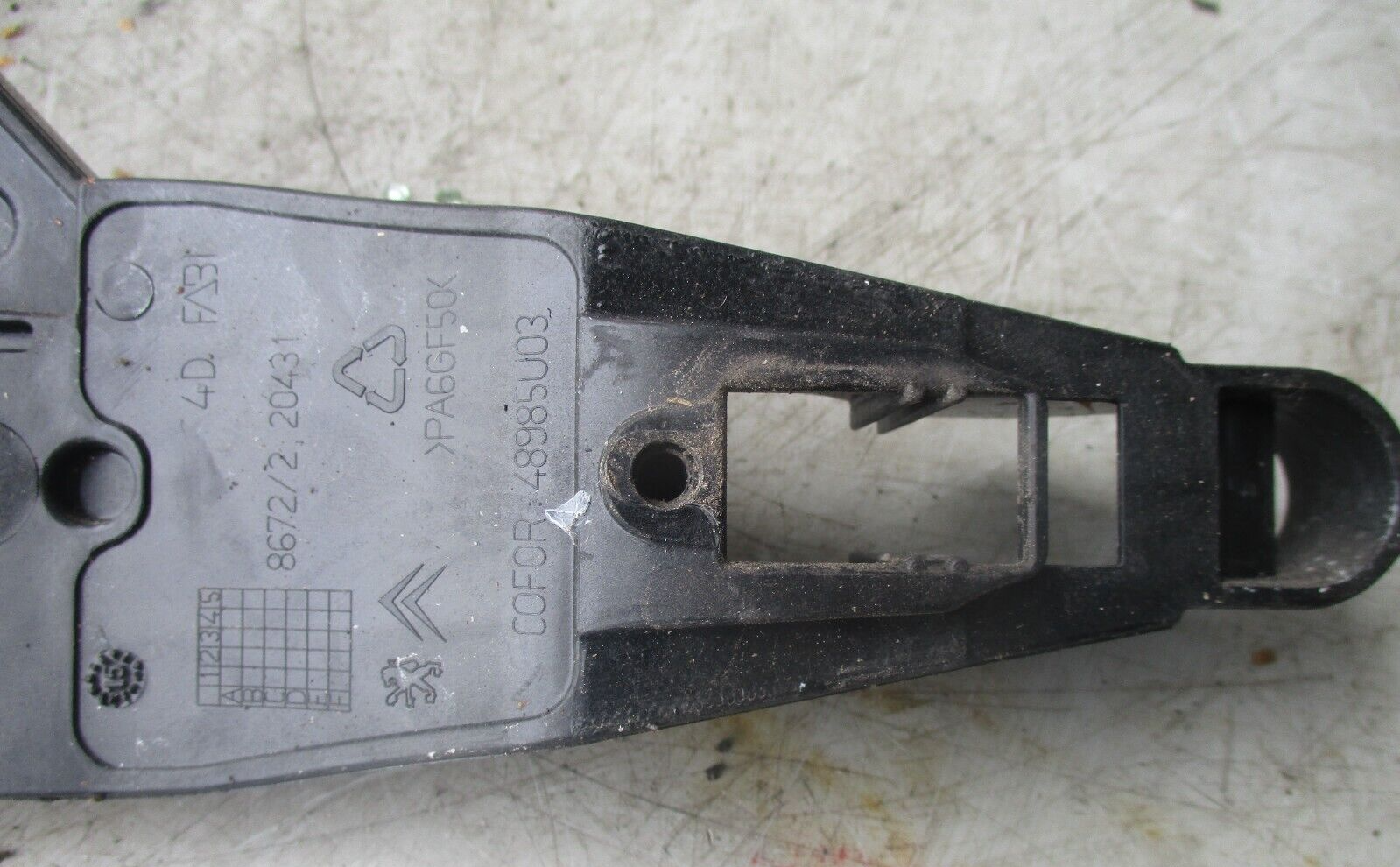 2013 PEUGEOT 208 OSR DRIVER SIDE REAR DOOR LOCK CATCH WITH HANDLE 9812501380