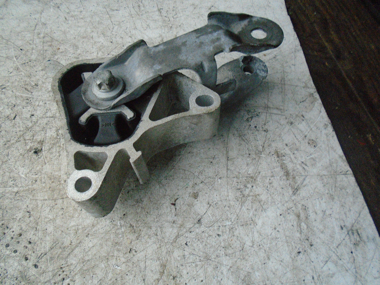2018 MERCEDES GLA X156 ENGINE MOUNT BRACKET RIGHT SIDE