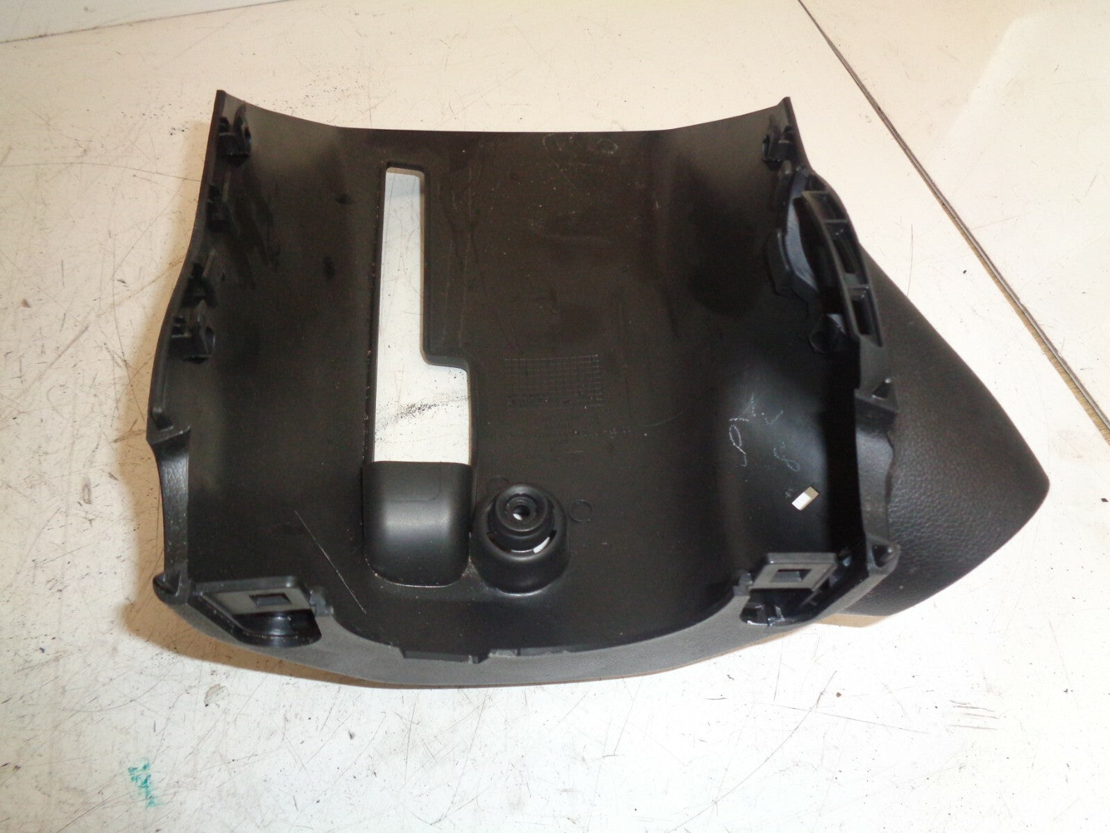 VAUXHALL VIVA 2017 STEERING SURROUND COWEL TRIM 95072442
