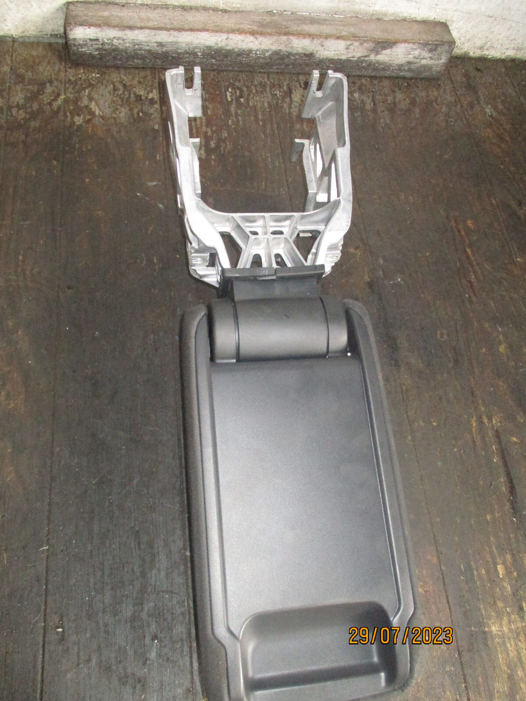 AUDI A3 2013 CENTER CONSOLE ARM REST IN BLACK