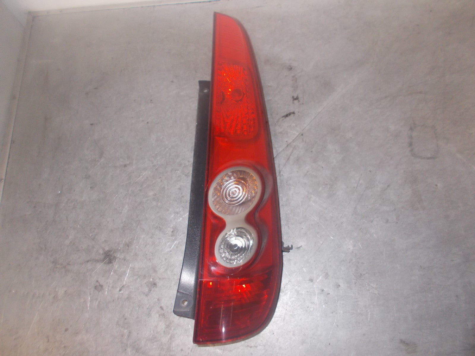 FORD FIESTA MK6 OSR DRIVER SIDE REAR TAIL LIGHT 6S6113404