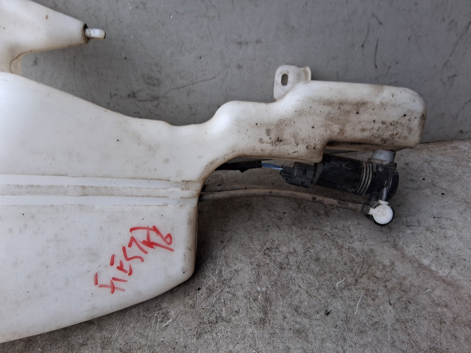 FORD FIESTA MK7 2016 WINDSCREEN WASHER BOTTLE 8A6117B613AC