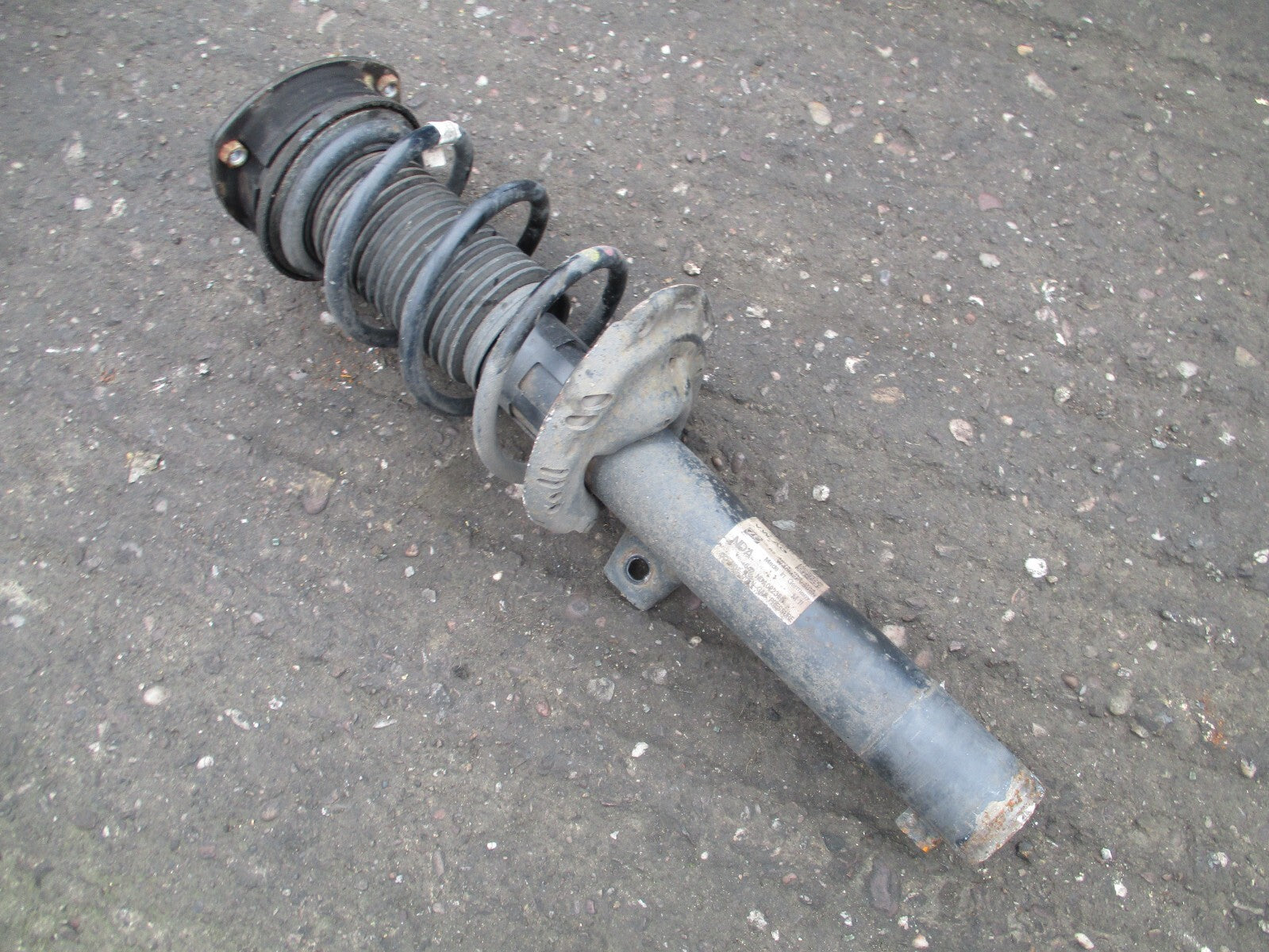 VW VOLKSWAGEN PASSAT B8 2016 NSF PASSENGER SIDE FRONT SHOCK ABSORBER 3Q0413031BN