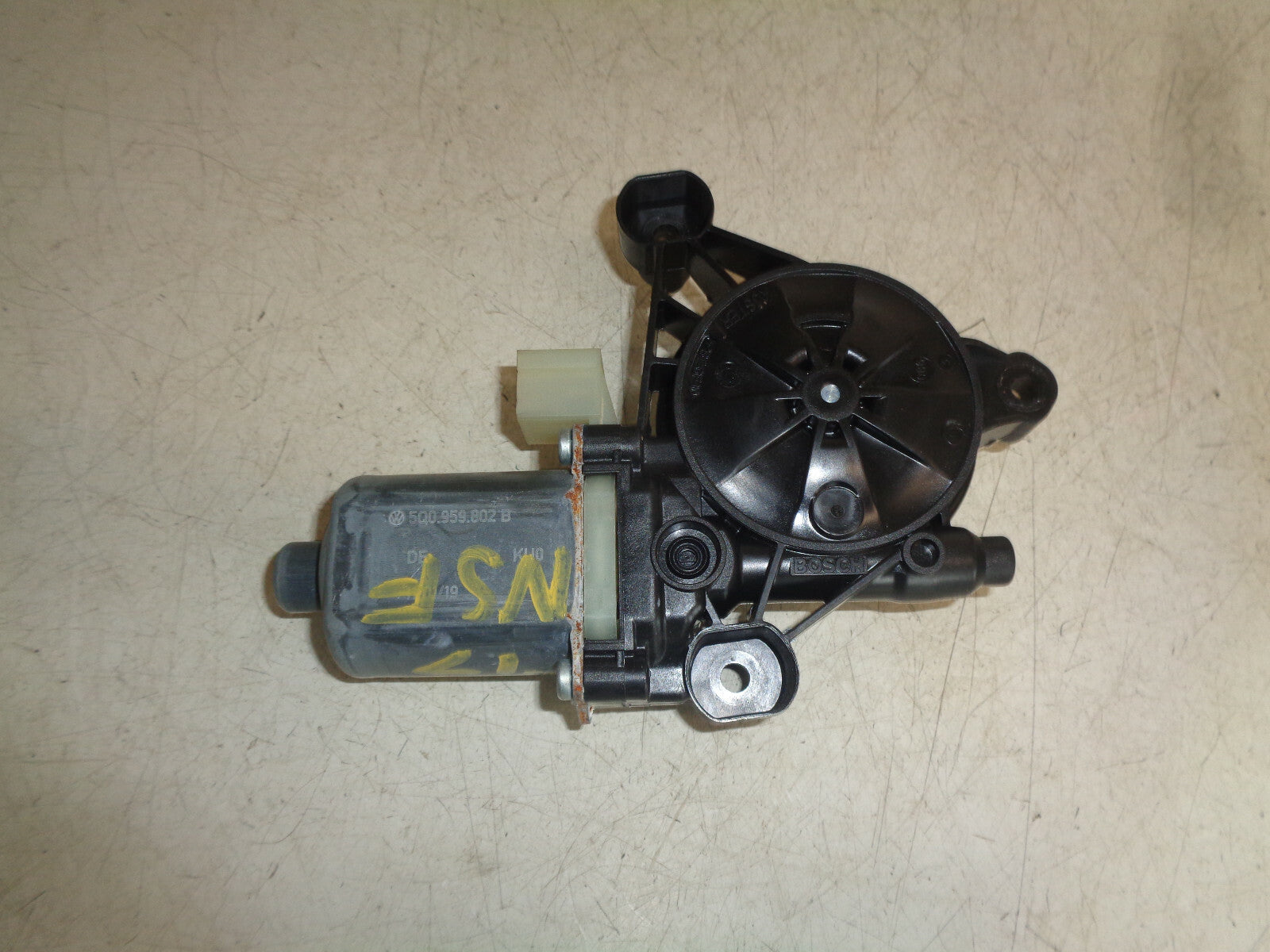 AUDI A3 2017 NSF PASSENGER SIDE FRONT DOOR WINDOW MOTOR 5Q0959802B