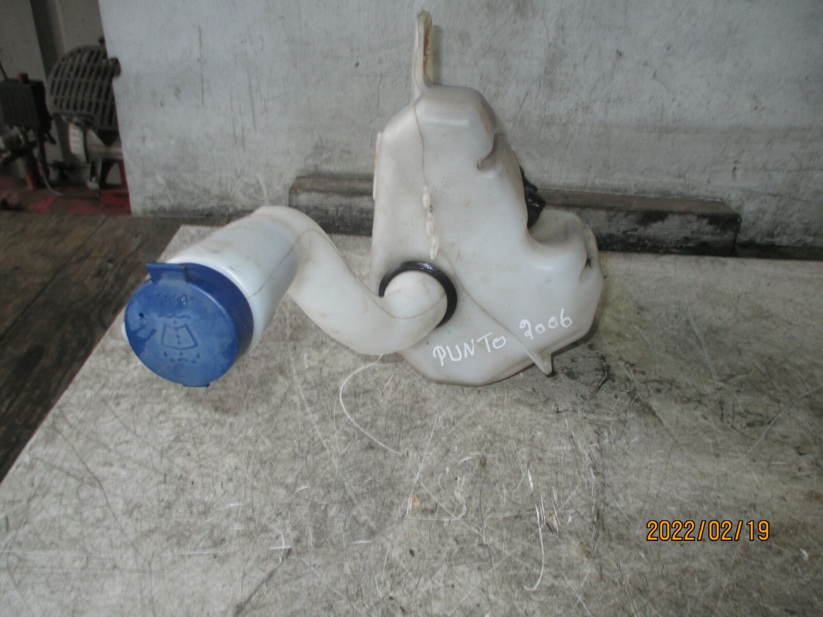 FIAT PUNTO 2006 MK3 FRONT WINDSCREEN WASHER BOTTLE