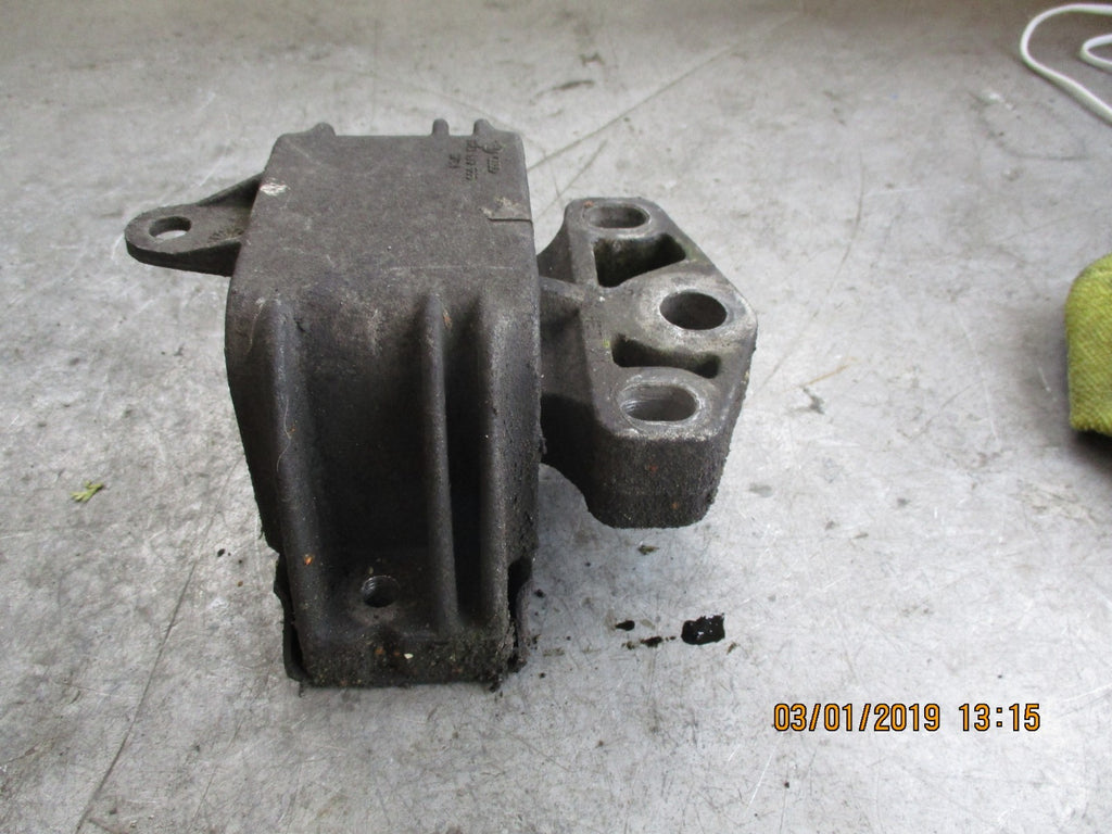 VOLKSWAGEN AUDI ENGINE MOUNT 7M3 199 555