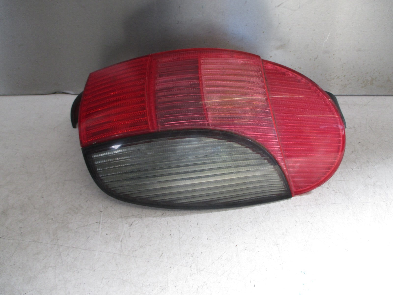 PEUGEOT 306 ESTATE 2001 OS DRIVER SIDE REAR LIGHT BACK LIGHT