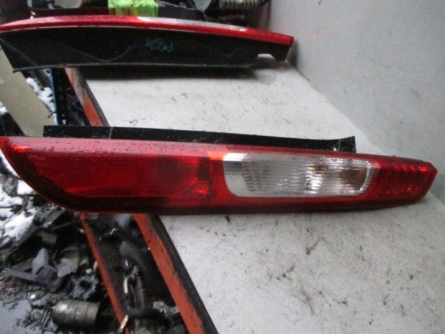 FORD FOCUS MK2 2005 HATCHBACK OSR DRIVER SIDE REAR BRAKE TAIL LIGHT CLUSTER