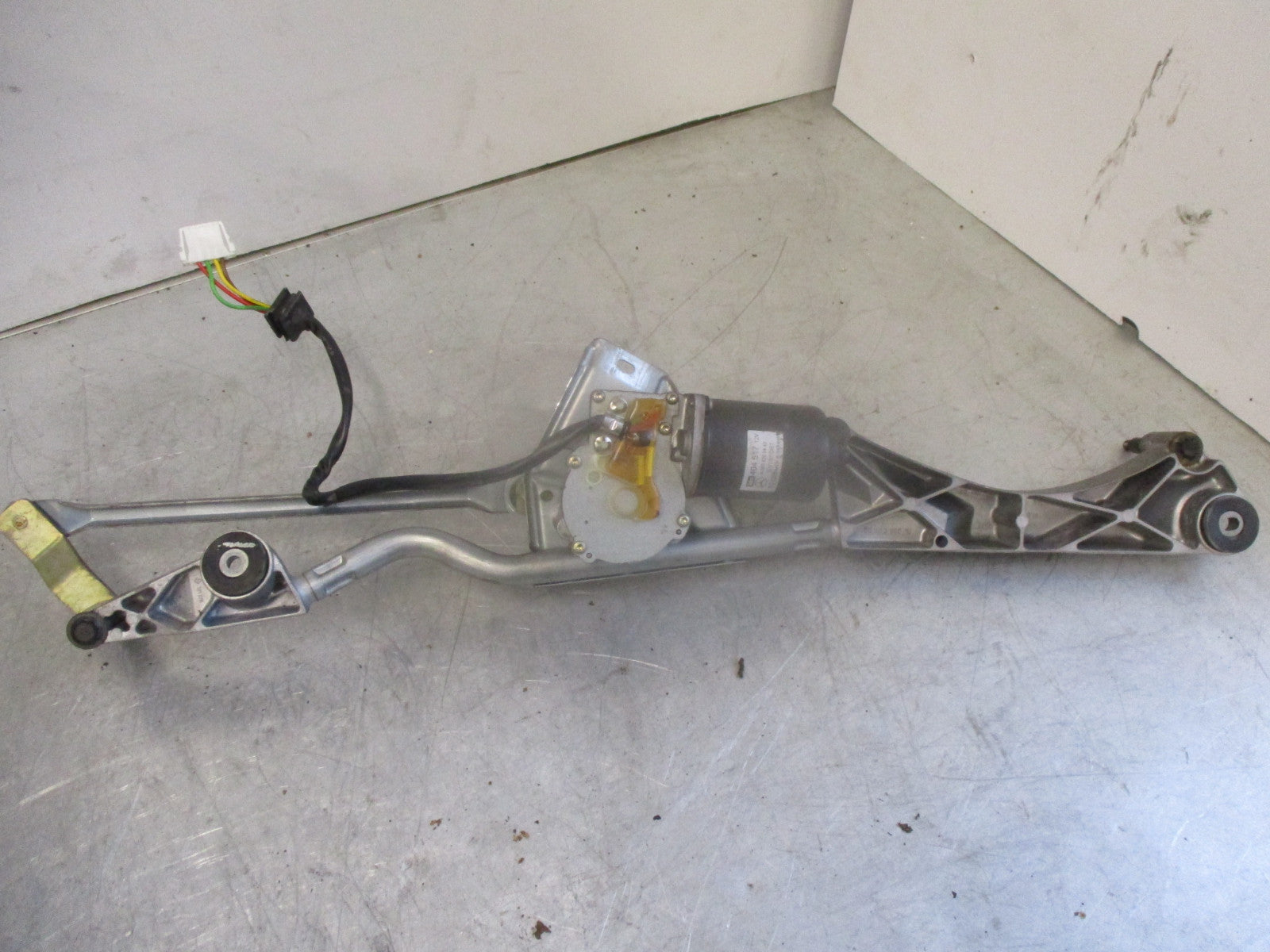 2002 MERCEDES C CLASS COUPE W203 FRONT WIPER MOTOR AND LINKAGE A2038200442