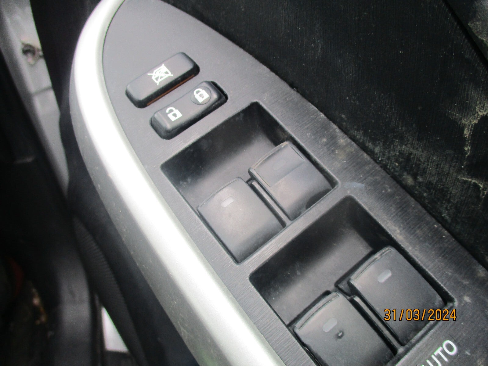 TOYOTA PRIUS MK3 2014 XW30 OSF DRIVER SIDE DOOR WINDOW CONTROL SWITCH
