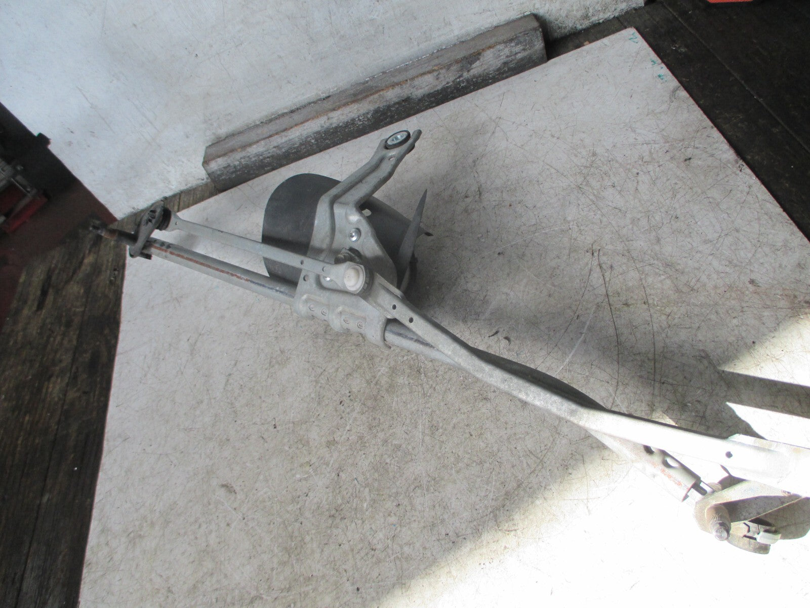 BMW MINI ONE R50 2005 FRONT WINDSCREEN WIPER MOTOR