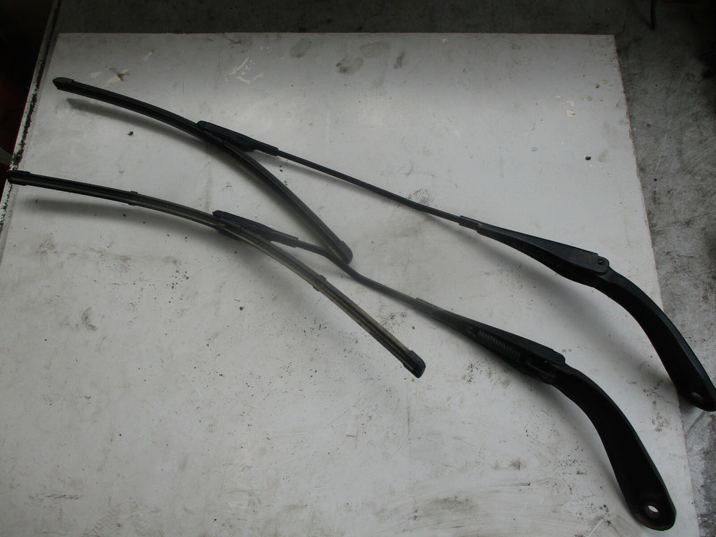 BMW 1 SERIES F20 F21 FRONT WIPER ARMS & BLADES BLACK PAIR