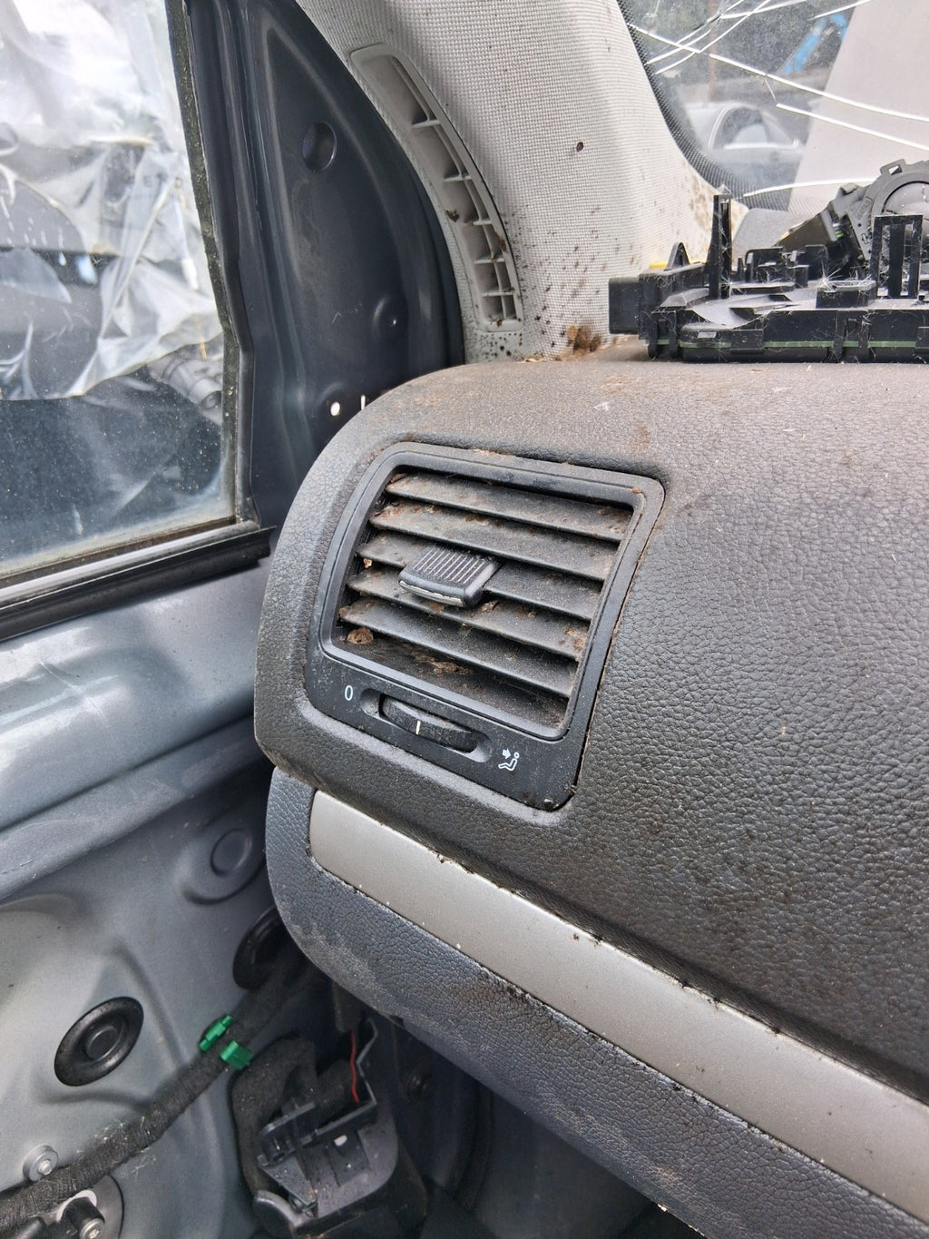 2007 VW VOLKSWAGEN GOLF MK5 NSF PASSENGER SIDE FRONT LEFT AIR VENT