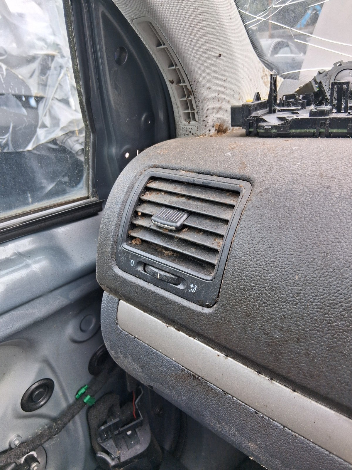 2007 VW VOLKSWAGEN GOLF MK5 NSF PASSENGER SIDE FRONT LEFT AIR VENT