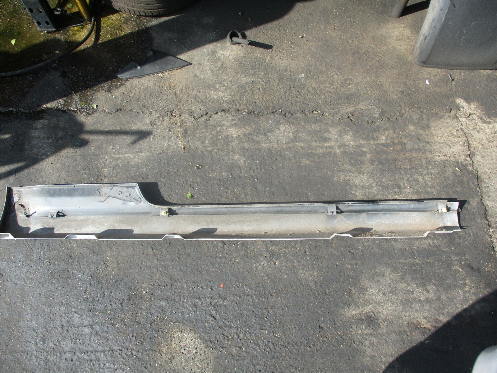 FORD FOCUS MK2 NS PASSENGER SIDE SKIRT WHITE