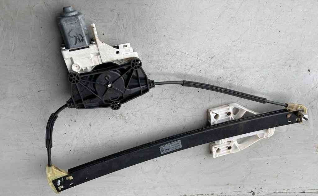 AUDI Q5 PASSENGER SIDE REAR WINDOW MOTOR REGULATOR 8R0839461D