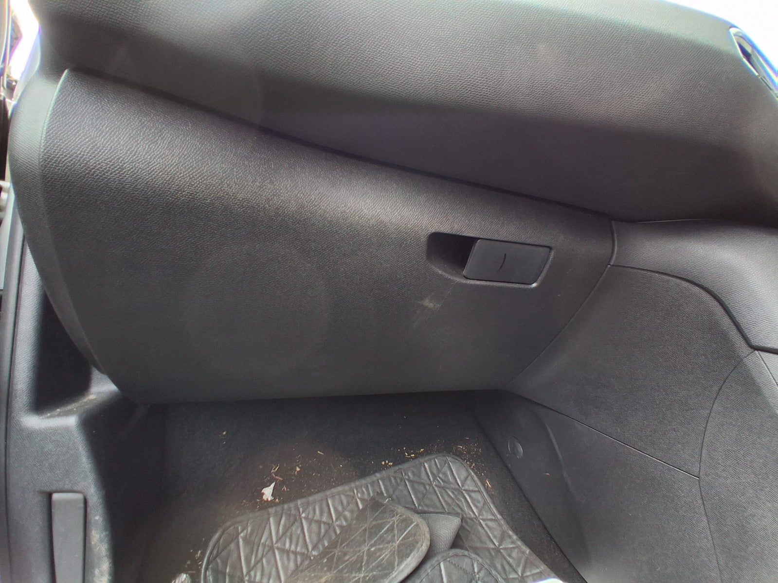 2014 PEUGEOT 308 MK2 PASSENGER SIDE STORAGE COMPARTMENT GLOVEBOX