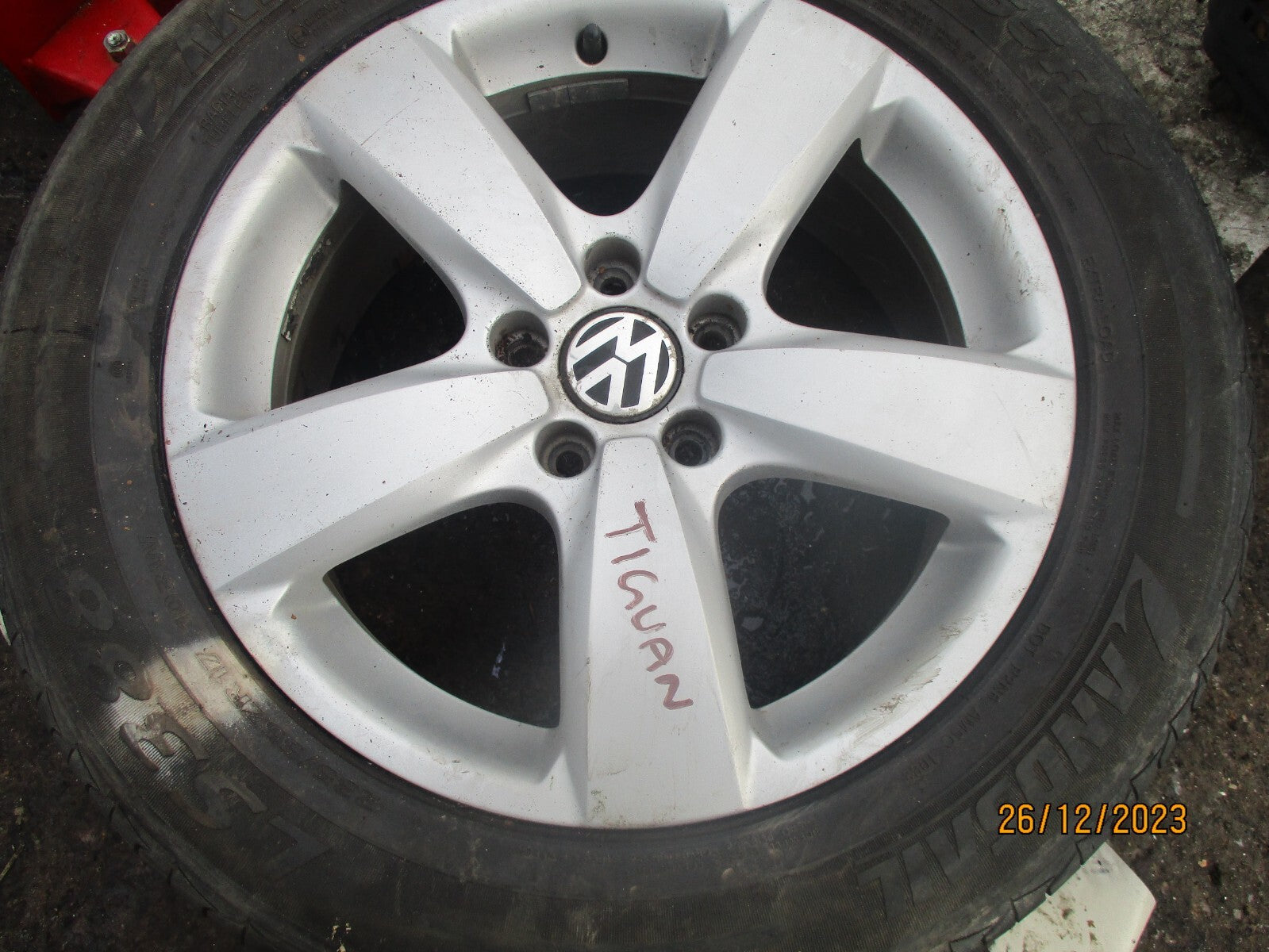 VW VOLKSWAGEN TIGUAN MK1 2012 17 INCH ALLOY WHEEL WITH TYRE 235/55R17