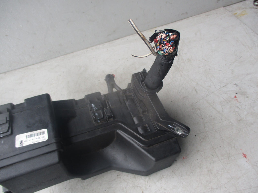 PEUGEOT 108 2016 1.0 PETROL FUSE & RELAY BOX 821110HT30