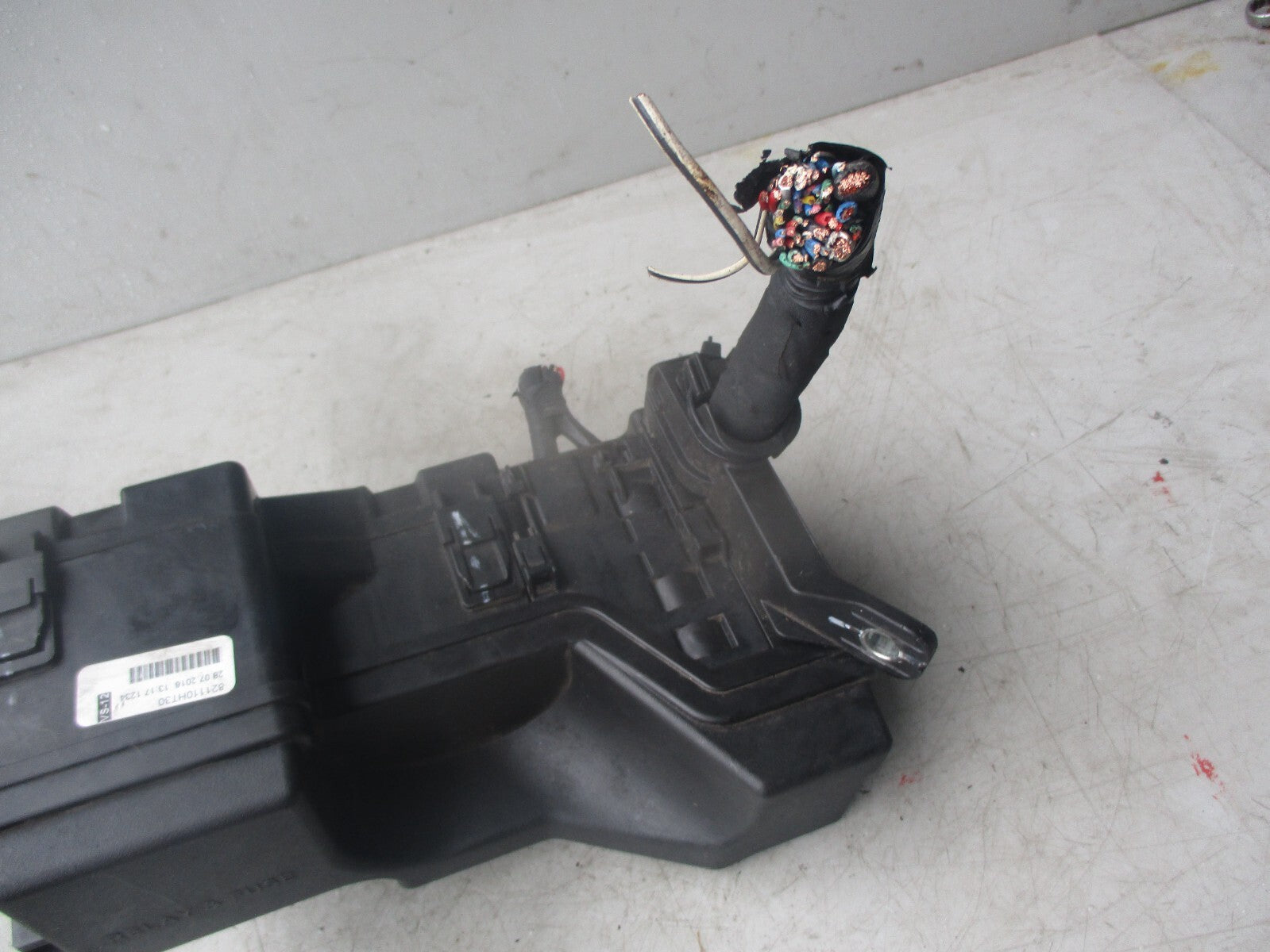 PEUGEOT 108 2016 1.0 PETROL FUSE & RELAY BOX 821110HT30