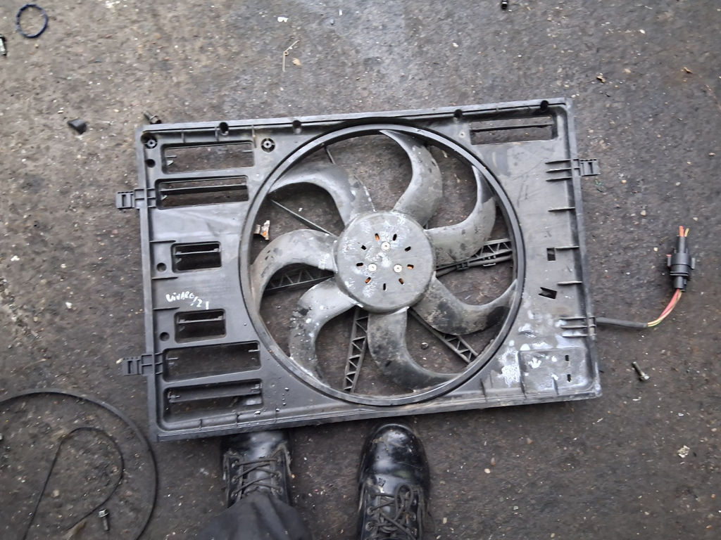 2013 VW VOLKSWAGEN GOLF MK7 RADIATOR COOLING FAN 5Q0121205