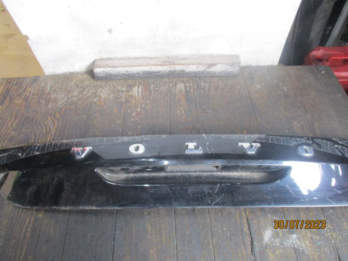 VOLVO V40 CROSS TAILGATE BACK RELEASE TRIM PANEL 01042057014/31301301
