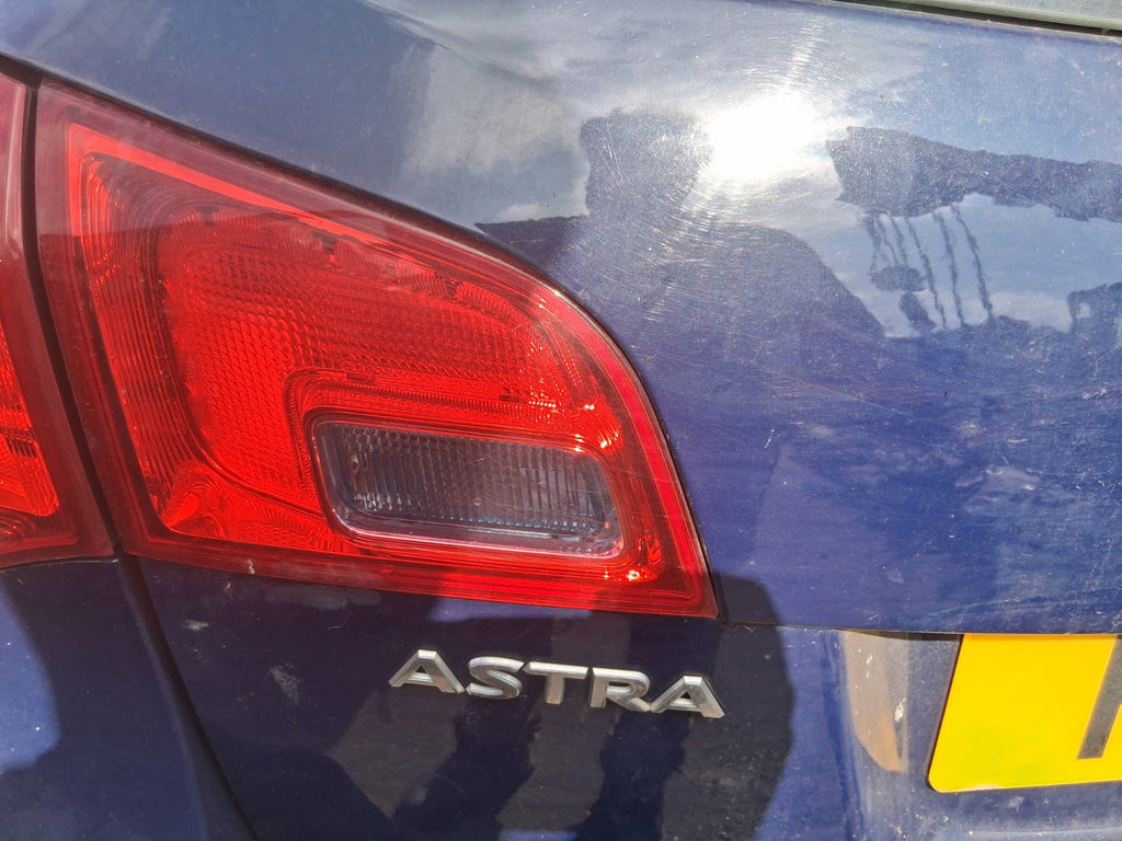 2013 VAUXHALL ASTRA J ESTATE NSR PASSENGER SIDE REAR LEFT INNER TAIL LIGHT