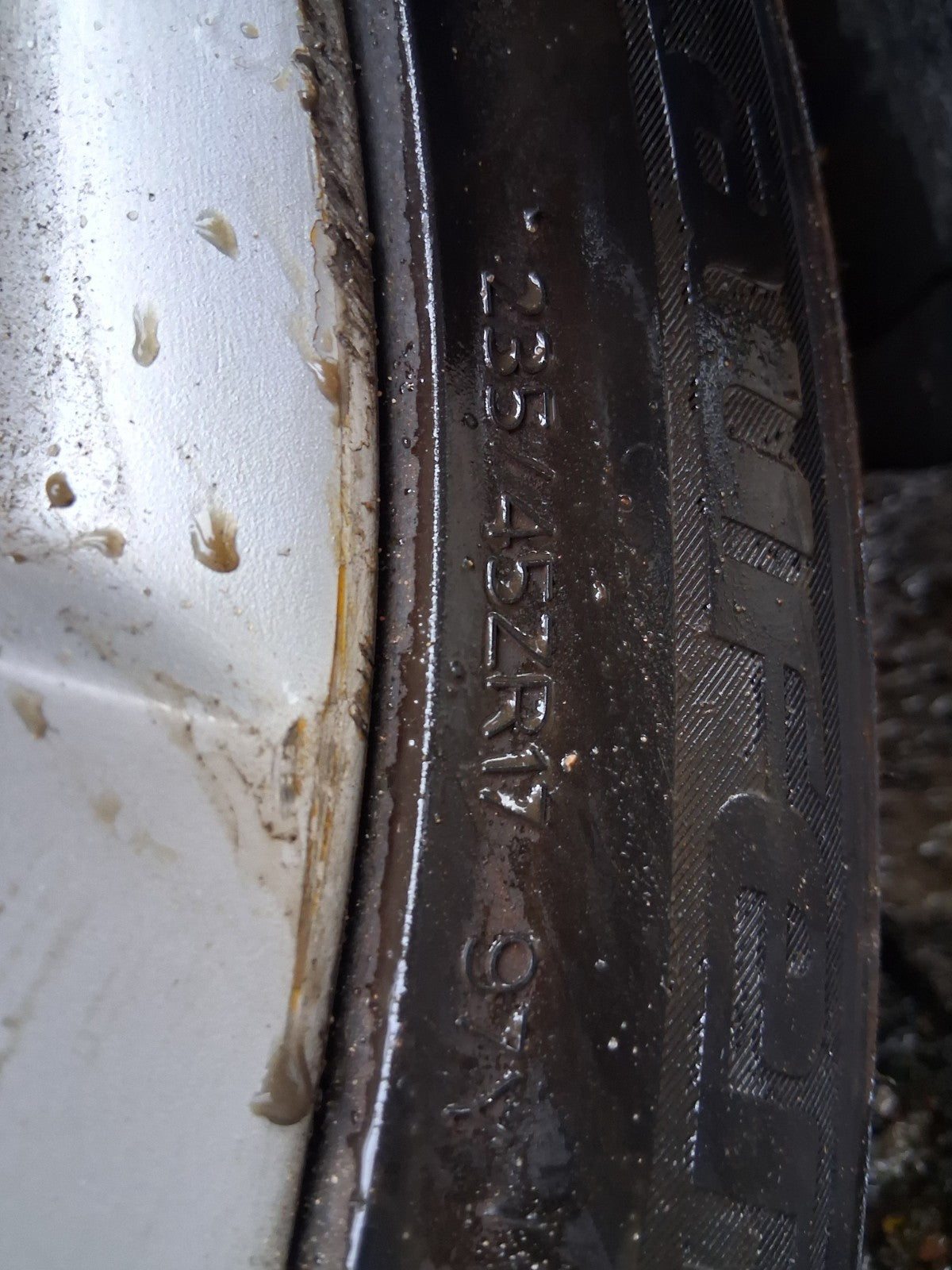 2006 VW VOLKSWAGEN PASSAT B6 17 INCH ALLOY WHEEL WITH TYRE 235/45R17